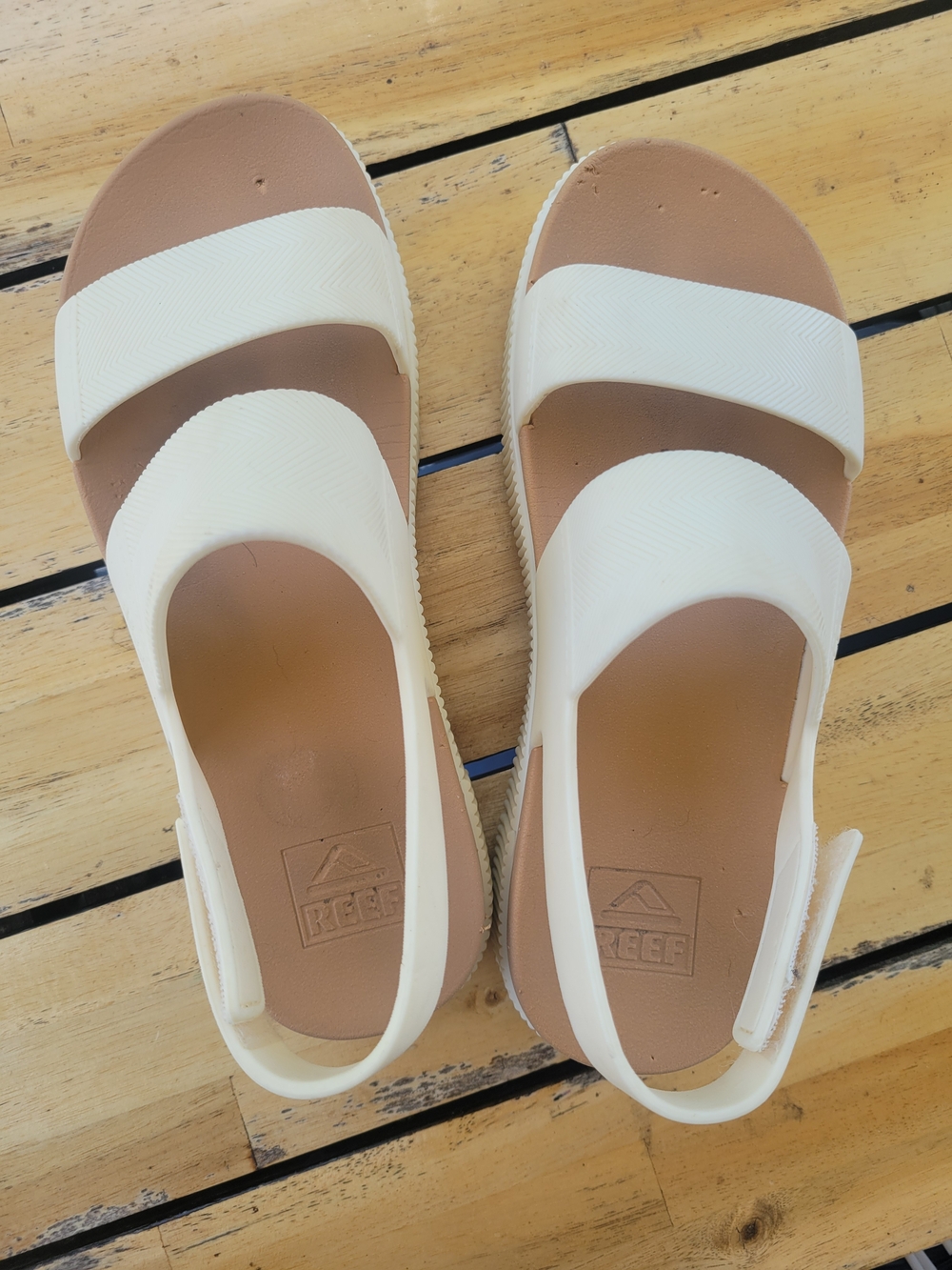 Reef Women’s White Vista Higher Platforms - Picture 2 of 5